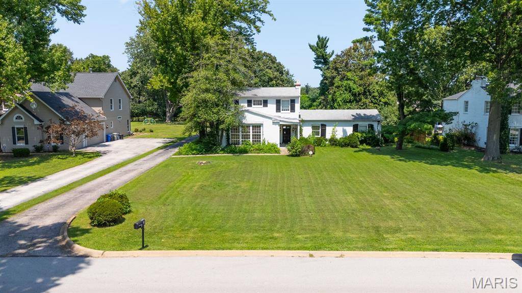 5 Lindworth DR, Ladue, MO 63124