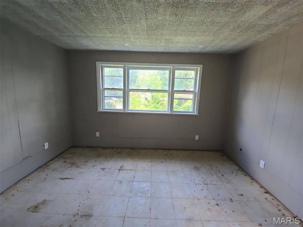 2721 Old Hanley RD, St Louis, MO 63114