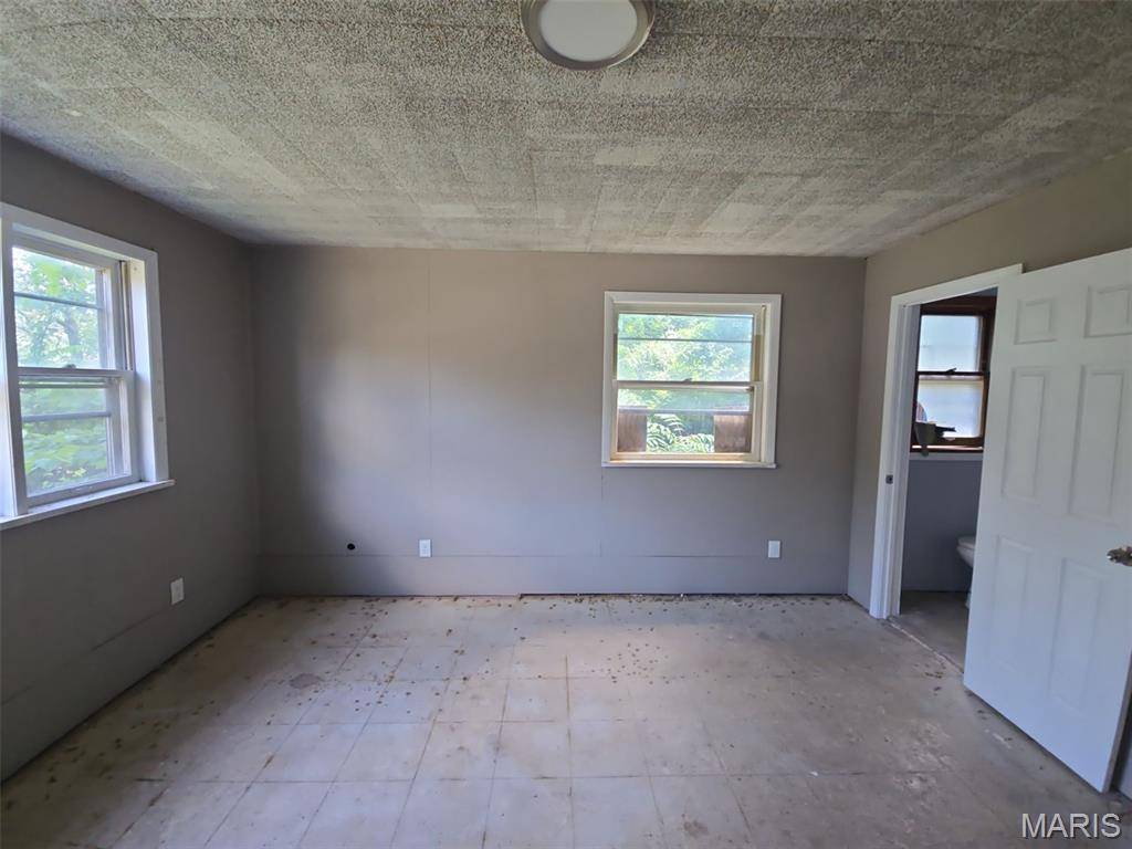 2721 Old Hanley RD, St Louis, MO 63114