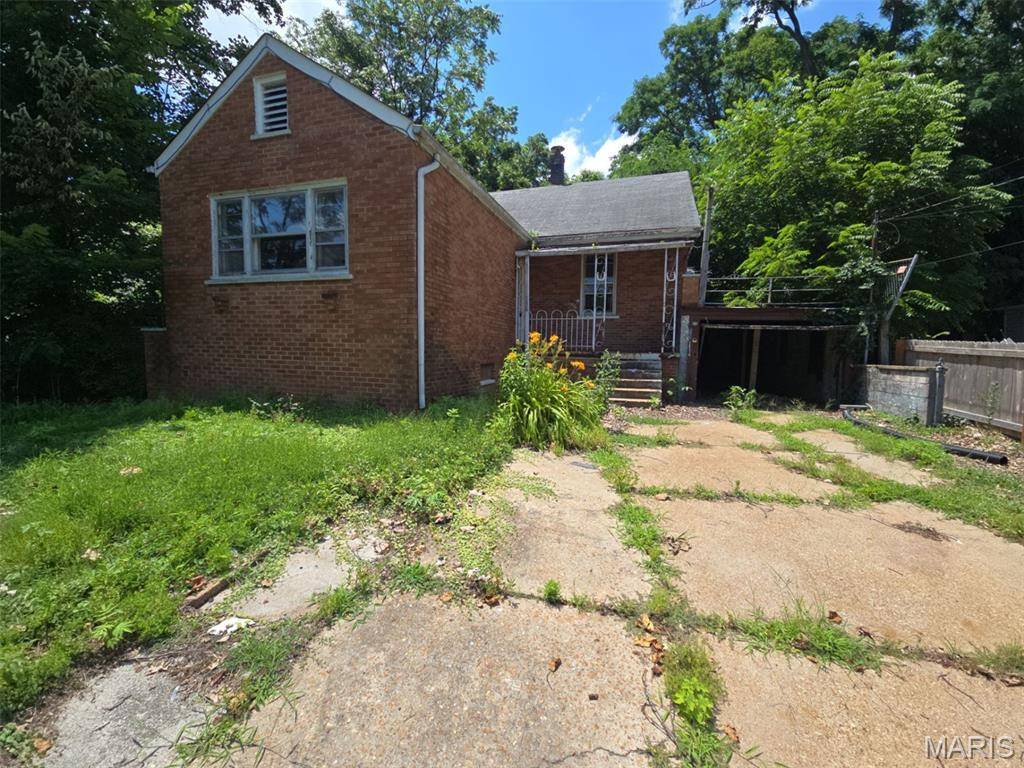 2721 Old Hanley RD, St Louis, MO 63114