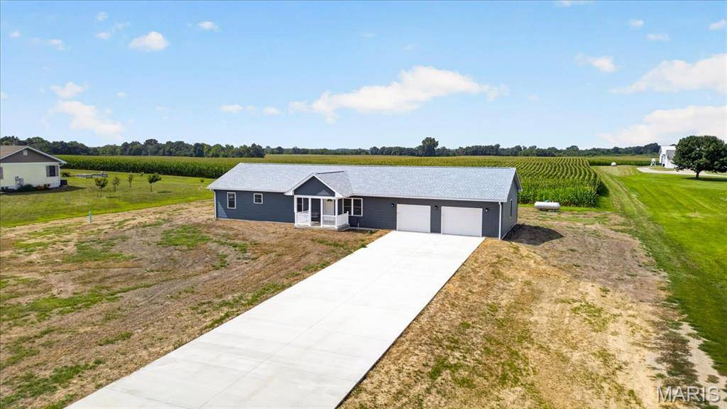 28500 Old Fidelity RD, Jerseyville, IL 62052