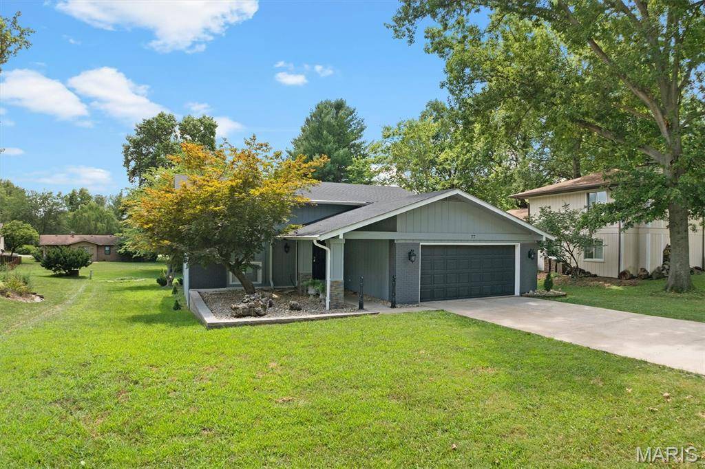 77 S Meadow LN, Glen Carbon, IL 62034