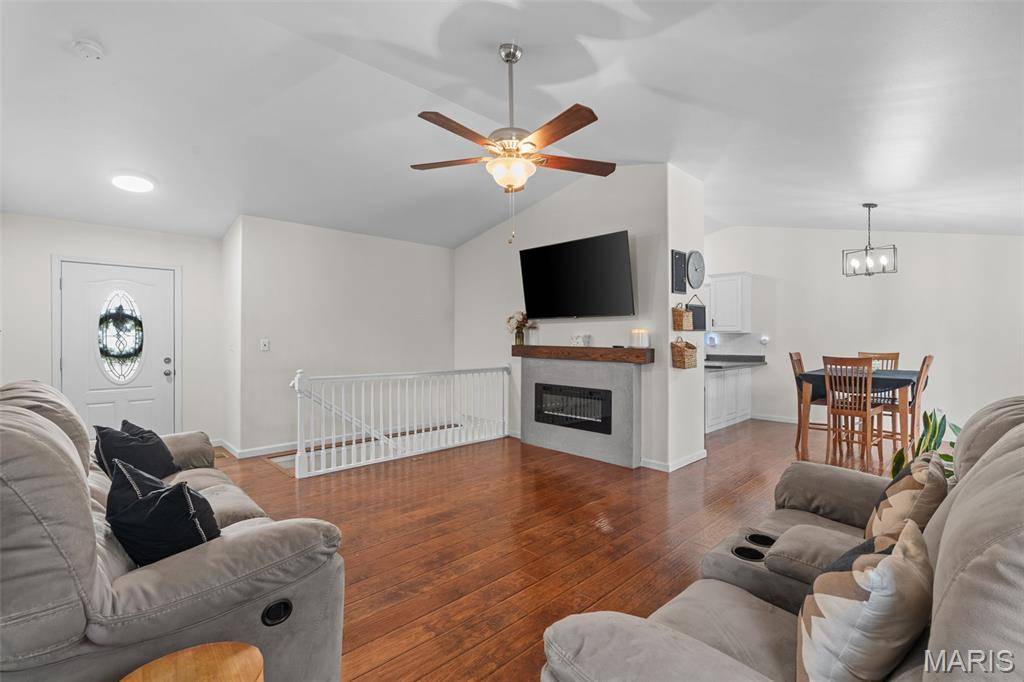215 Cynthia DR, Truesdale, MO 63380