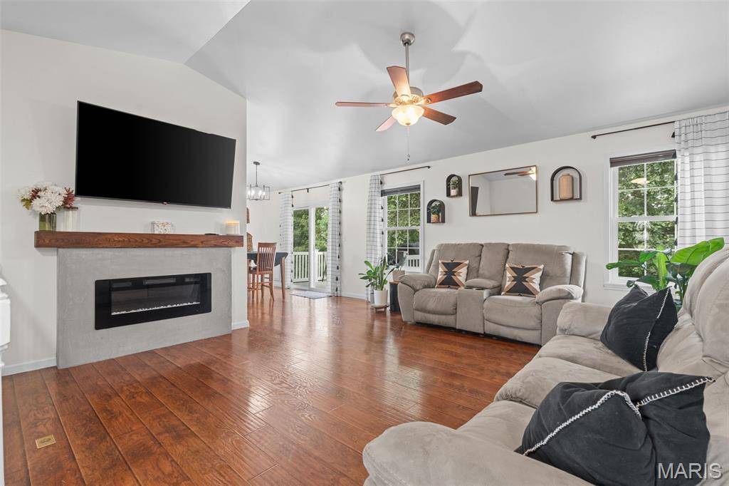 215 Cynthia DR, Truesdale, MO 63380