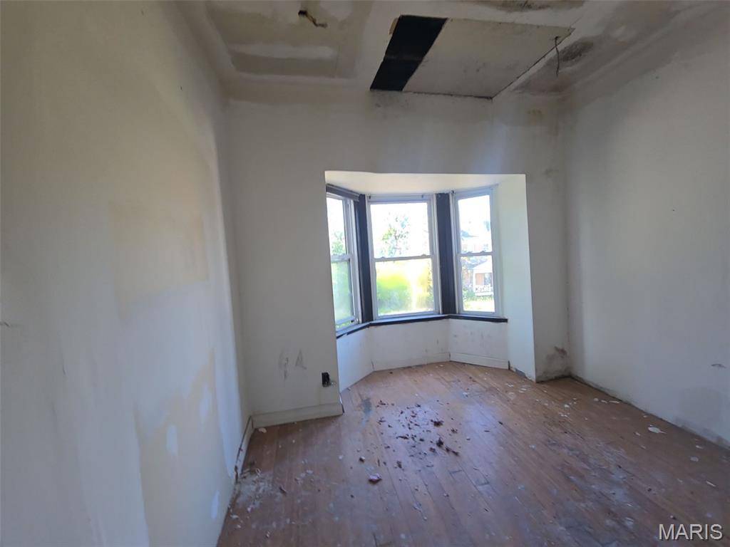 5161 Maple AVE, St Louis, MO 63113