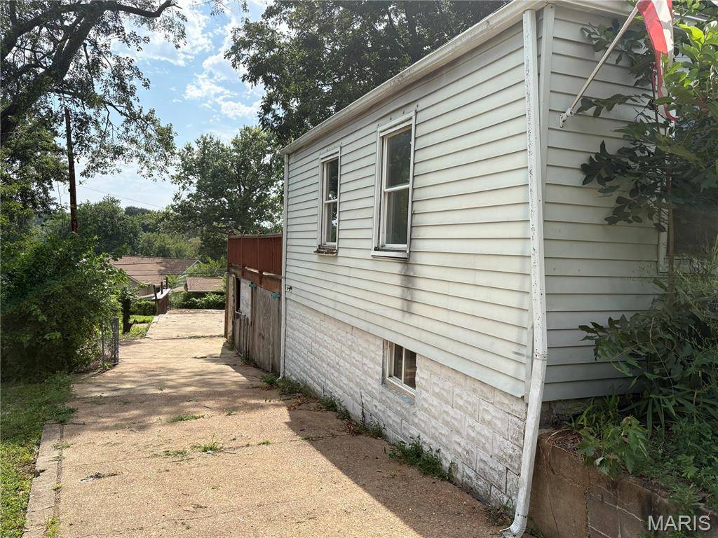 3419 Westridge LN, St Louis, MO 63074