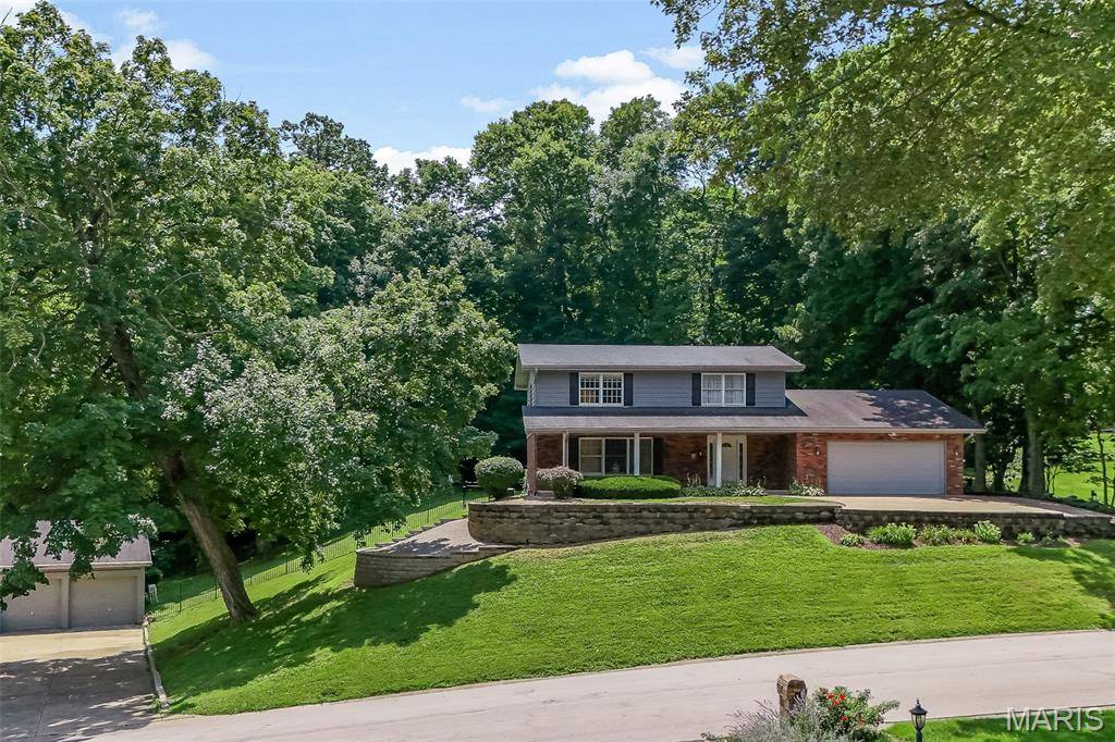 12 Chaparral LN, Glen Carbon, IL 62034