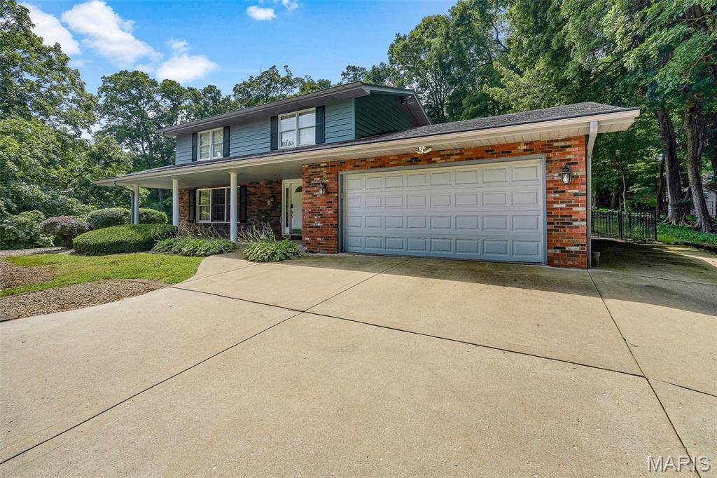 12 Chaparral LN, Glen Carbon, IL 62034