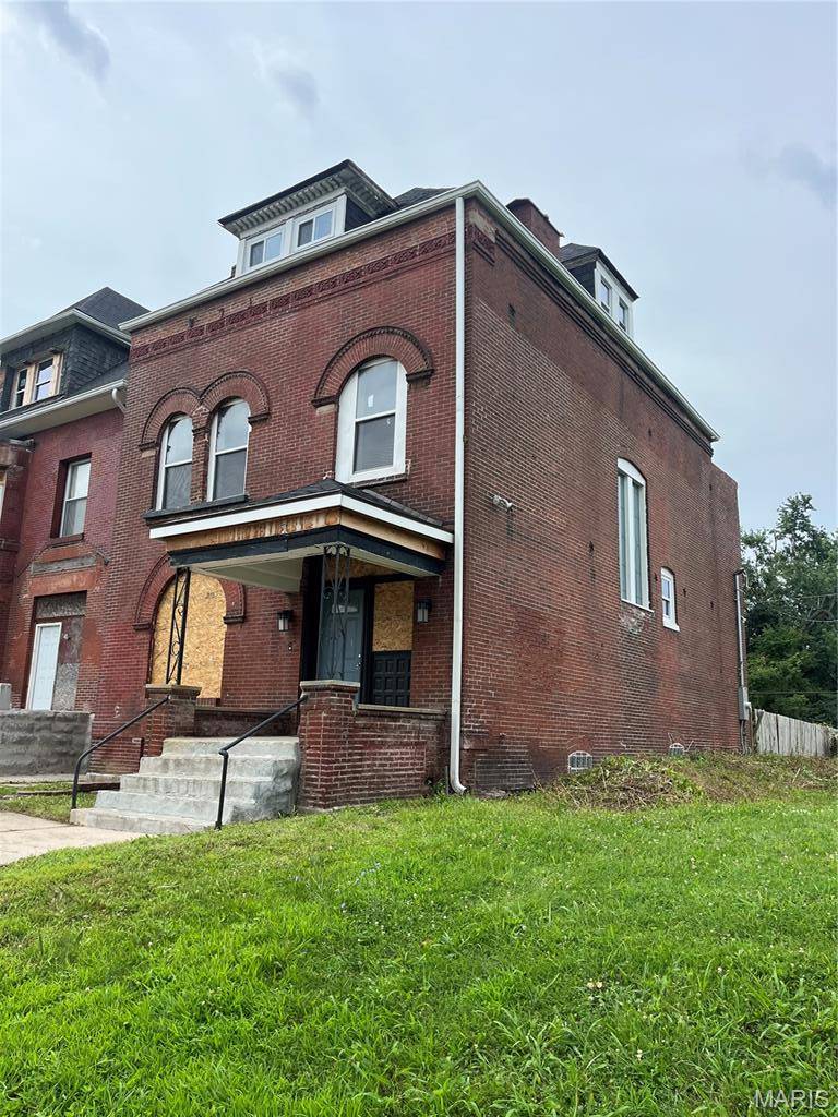 4412 Delmar BLVD, St Louis, MO 63108