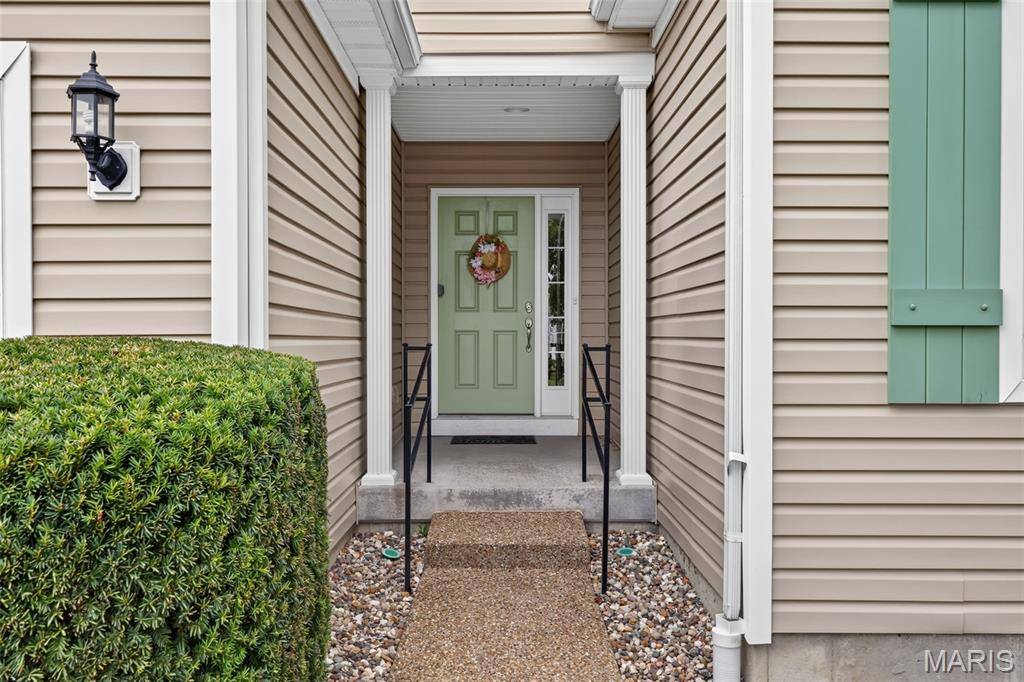 571 Owls Perch DR, Lake St Louis, MO 63367