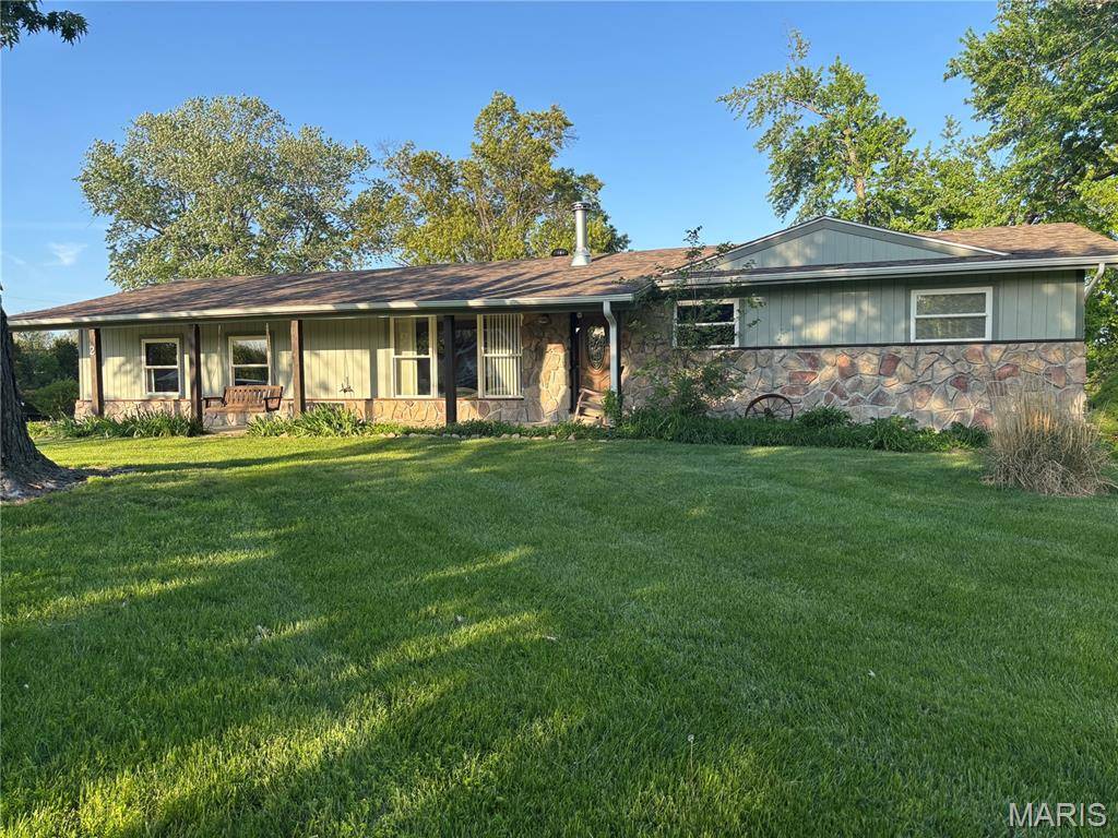 2 Saint Raymond DR, St Peters, MO 63376