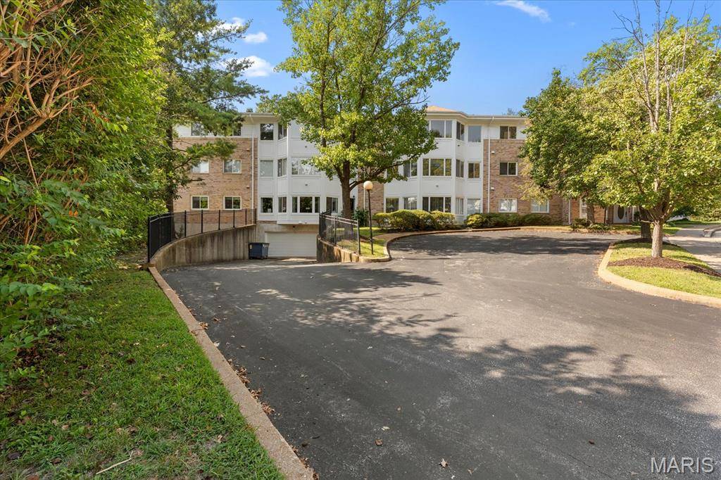 11920 Old Ballas RD #101, Creve Coeur, MO 63141