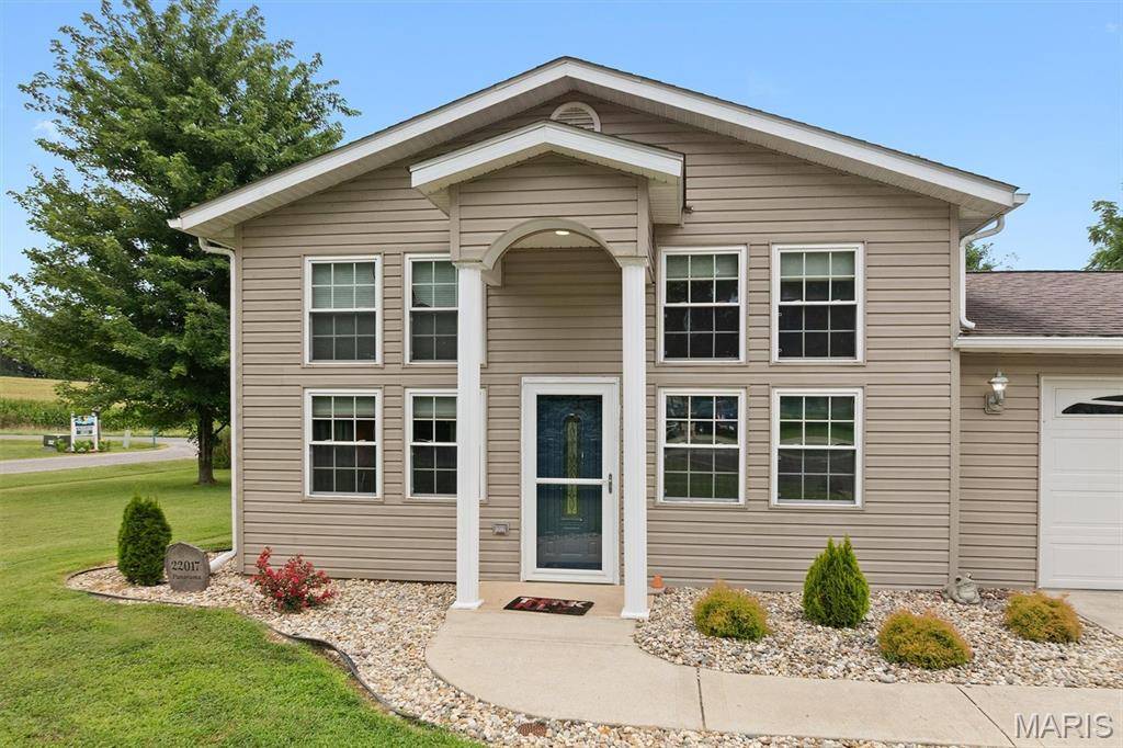 22017 Panorama DR, Carlyle, IL 62231