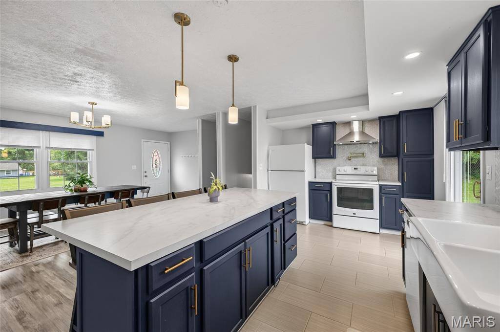 104 Ballew LN, Waynesville, MO 65583