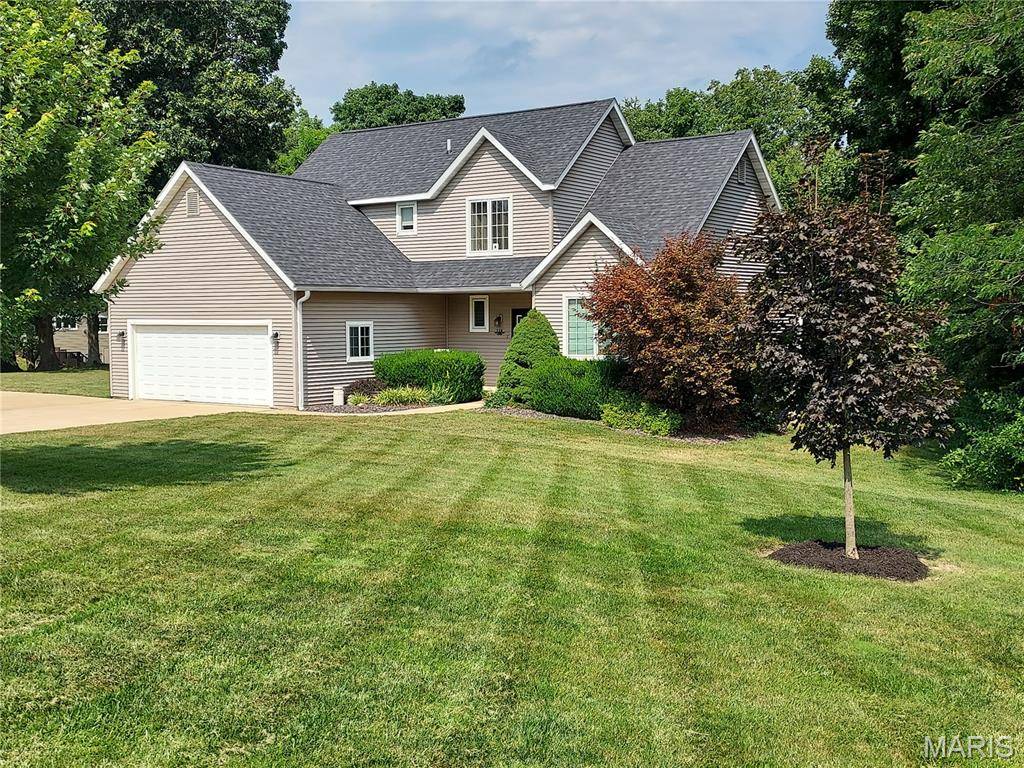 118 Quail Hollow RD, Greenville, IL 62246