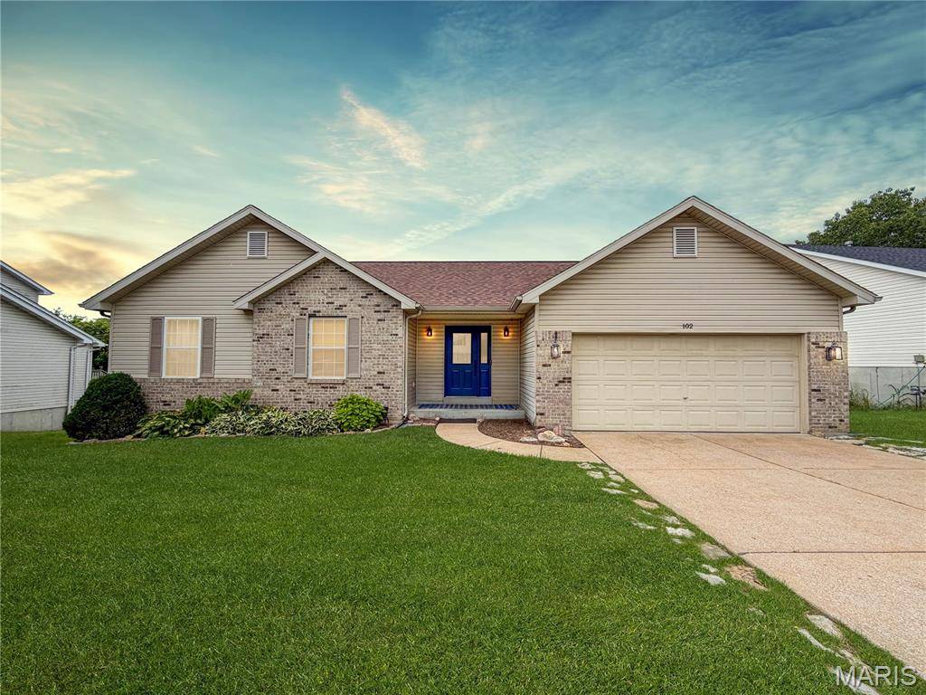102 Winter Valley DR, Fenton, MO 63026