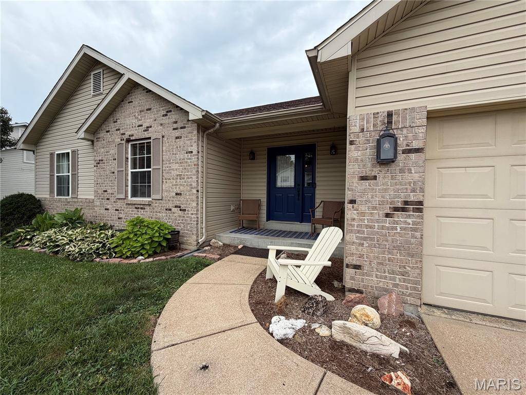 102 Winter Valley DR, Fenton, MO 63026