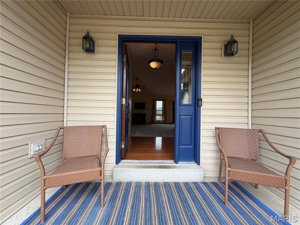 102 Winter Valley DR, Fenton, MO 63026