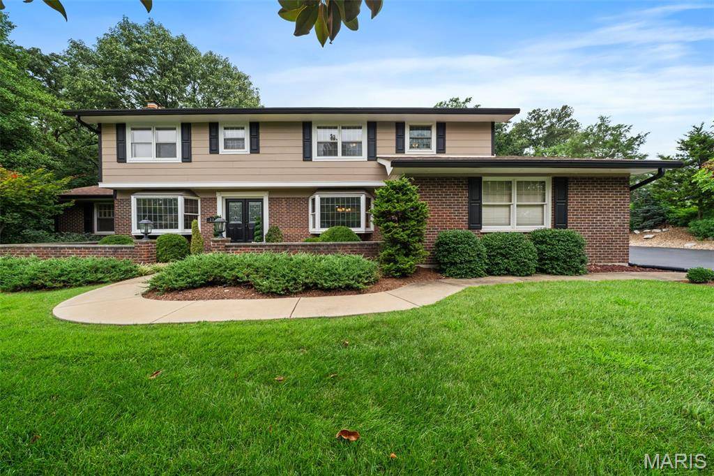 21 Meadowbrook Country Club Estate Estate, Ballwin, MO 63011