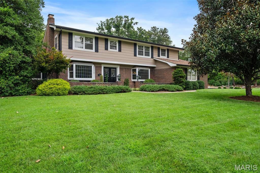 21 Meadowbrook Country Club Estate Estate, Ballwin, MO 63011