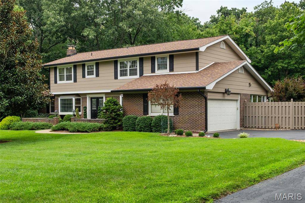 21 Meadowbrook Country Club Estate Estate, Ballwin, MO 63011
