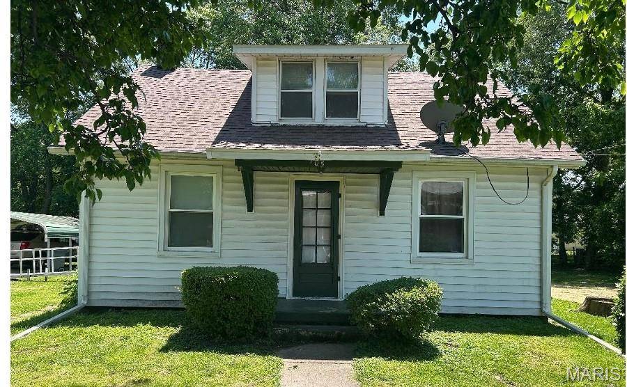 105 E Vine ST, Brighton, IL 62012