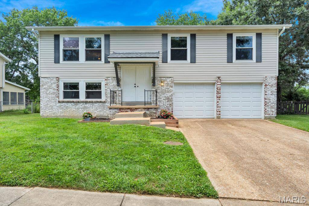 5817 Dove Meadow CT, Unincorporated, MO 63129
