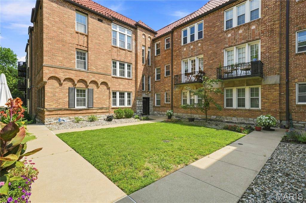 7530 Cromwell DR #1N, Clayton, MO 63105