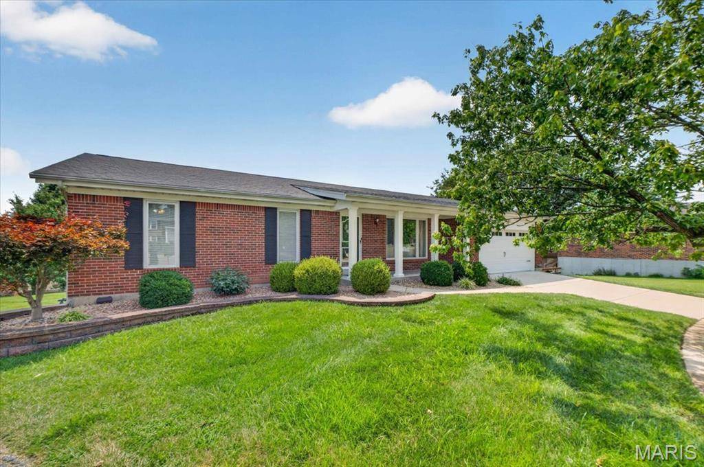 4708 Kingbird LN, Unincorporated, MO 63128
