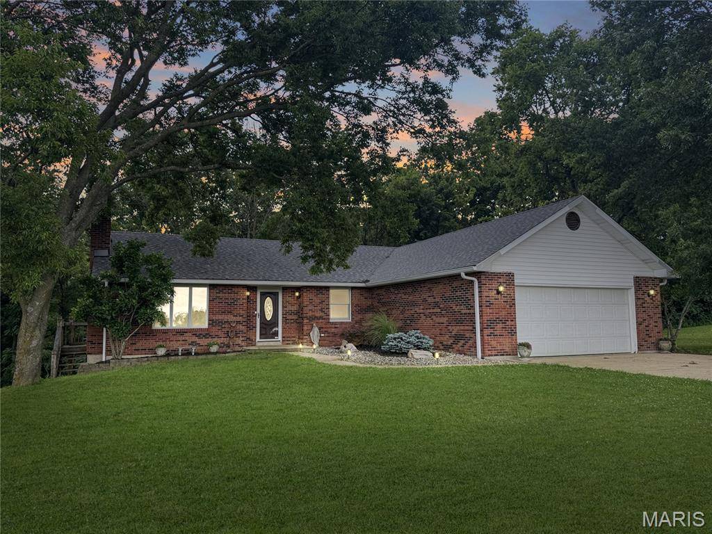 4600 Hilltop DR, Washington, MO 63090