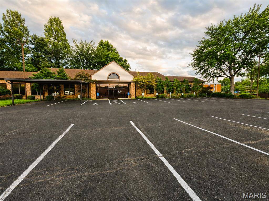 3840 McKelvey RD #23, Bridgeton, MO 63044
