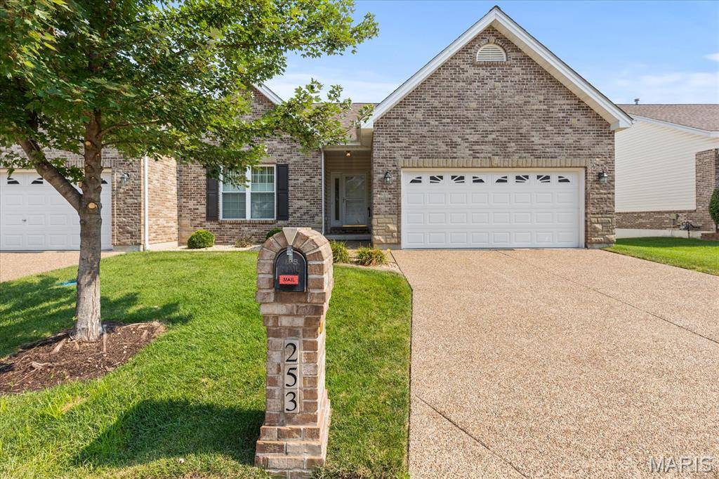 253 Strayhorn DR, St Peters, MO 63376