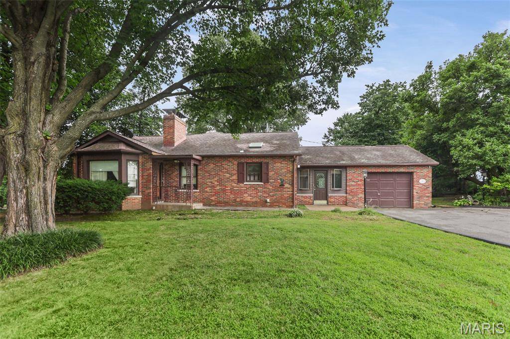 8 Linden DR, Belleville, IL 62221