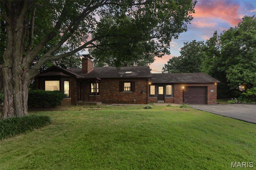 8 Linden DR, Belleville, IL 62221