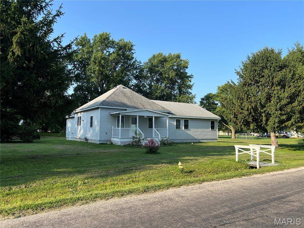 322 E Bertolino AVE, Nokomis, IL 62075