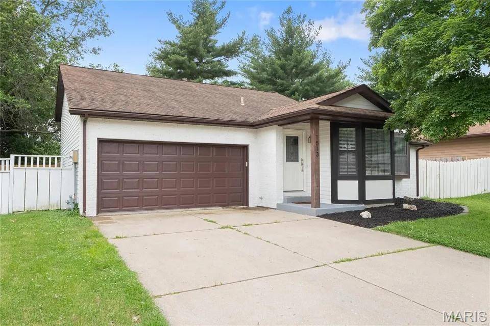 1513 Royal Oak CT, O'fallon, IL 62269