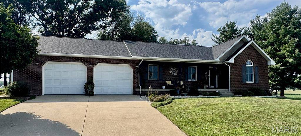 1201 Joshu CT, Greenville, IL 62246