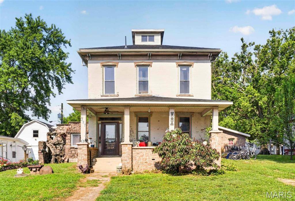 327 N 3rd ST, Greenville, IL 62246