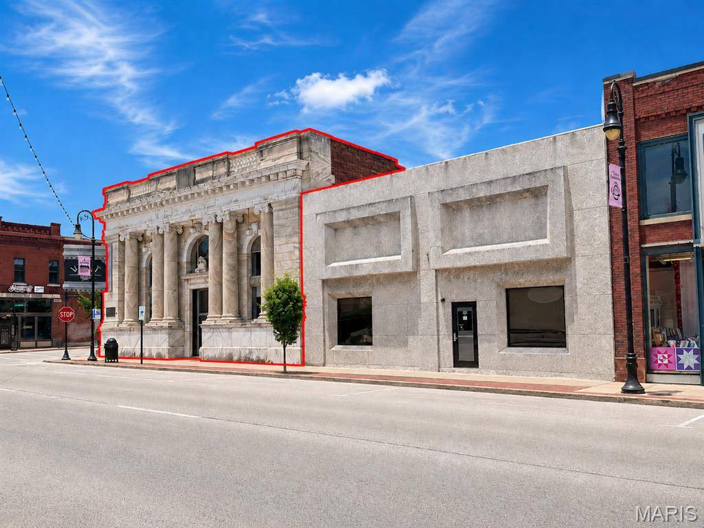 102 W Main ST, Collinsville, IL 62234