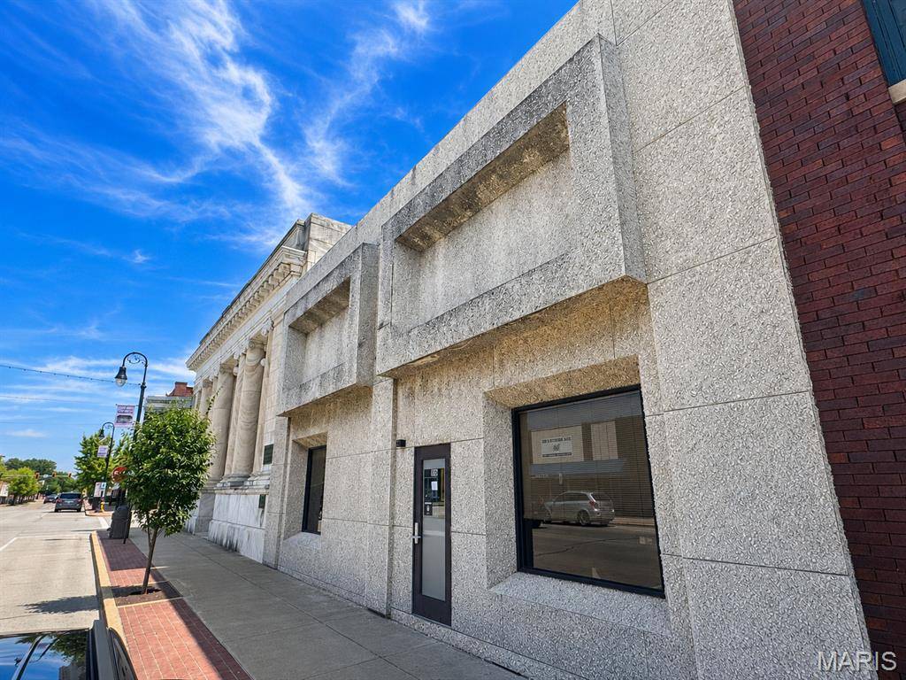 104 W Main ST, Collinsville, IL 62234