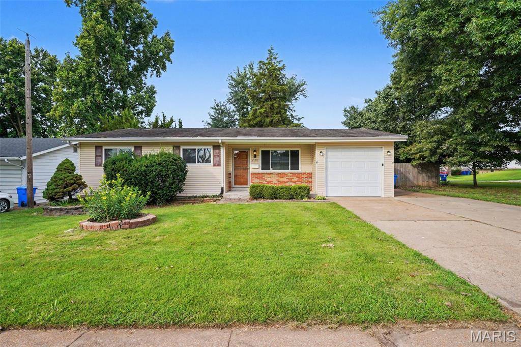 2180 David DR, Florissant, MO 63031