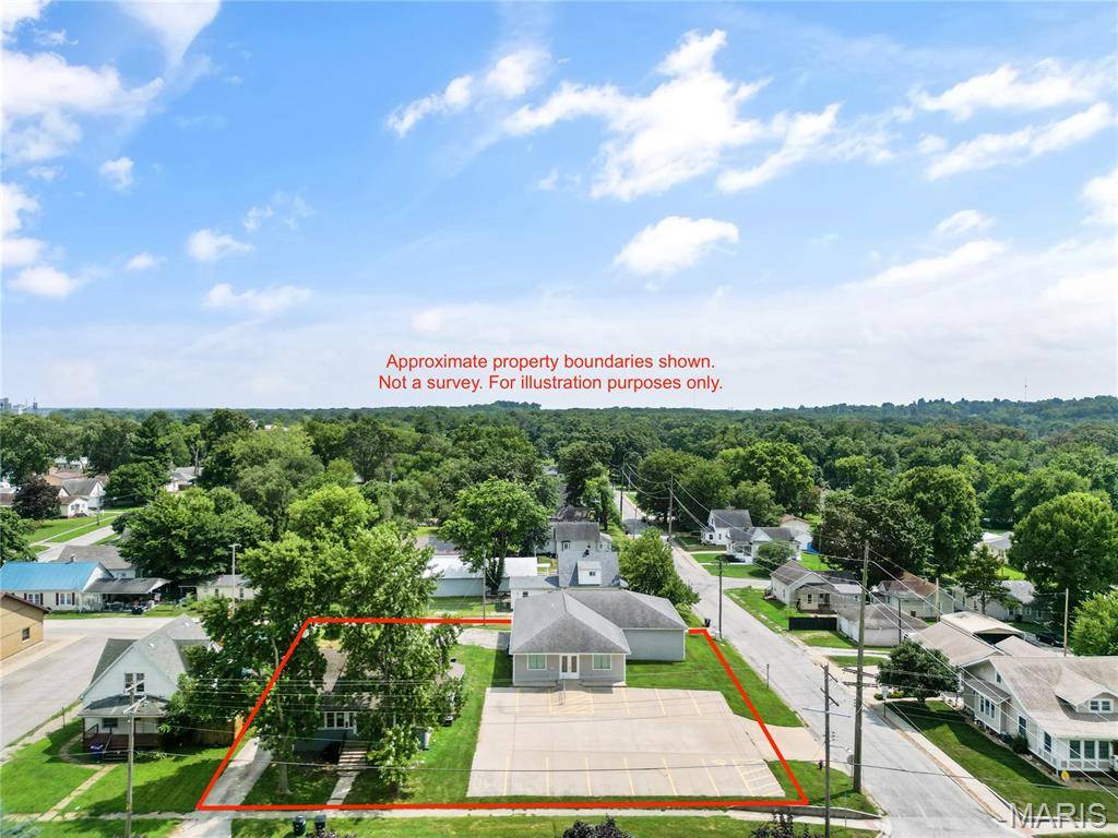 1110 School ST, Hillsboro, IL 62049
