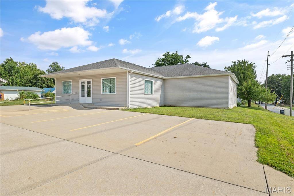 1110 School ST, Hillsboro, IL 62049