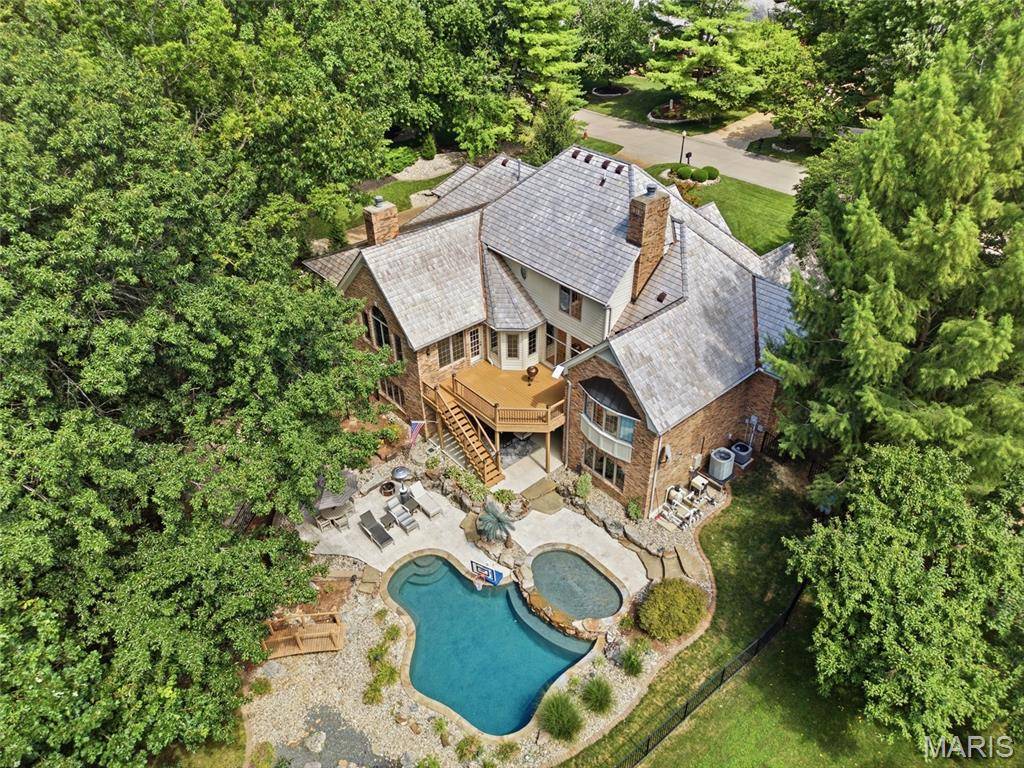 1109 N Oxfordshire LN, Edwardsville, IL 62025