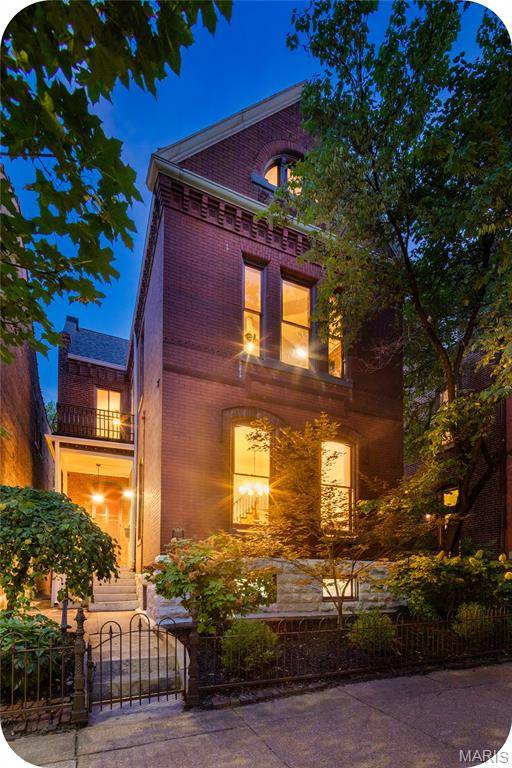 1920 Sidney ST, St Louis, MO 63104