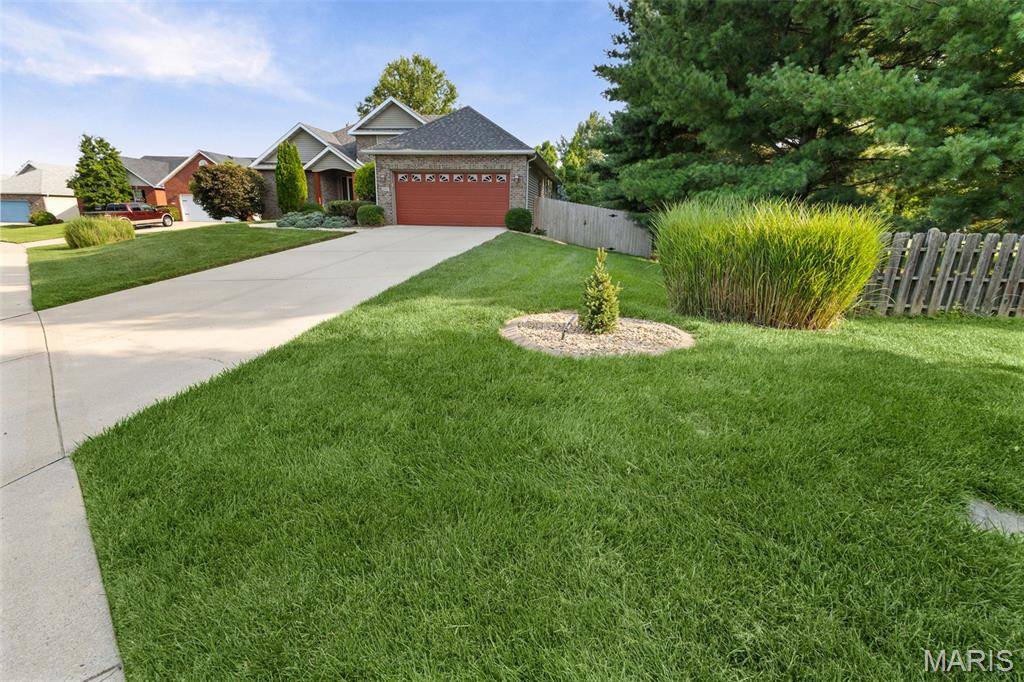 2743 Cascade Lake DR, Shiloh, IL 62221
