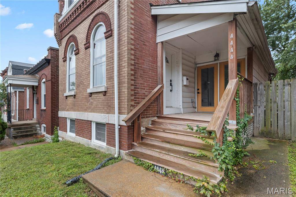 4444 Grace AVE, St Louis, MO 63116