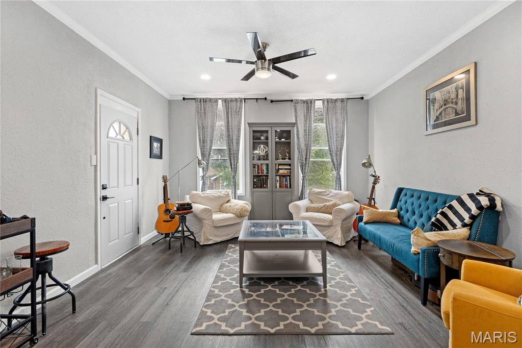 4444 Grace AVE, St Louis, MO 63116