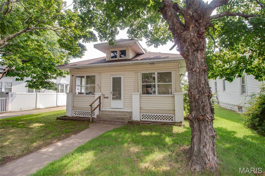 215 10th ST, Wood River, IL 62095