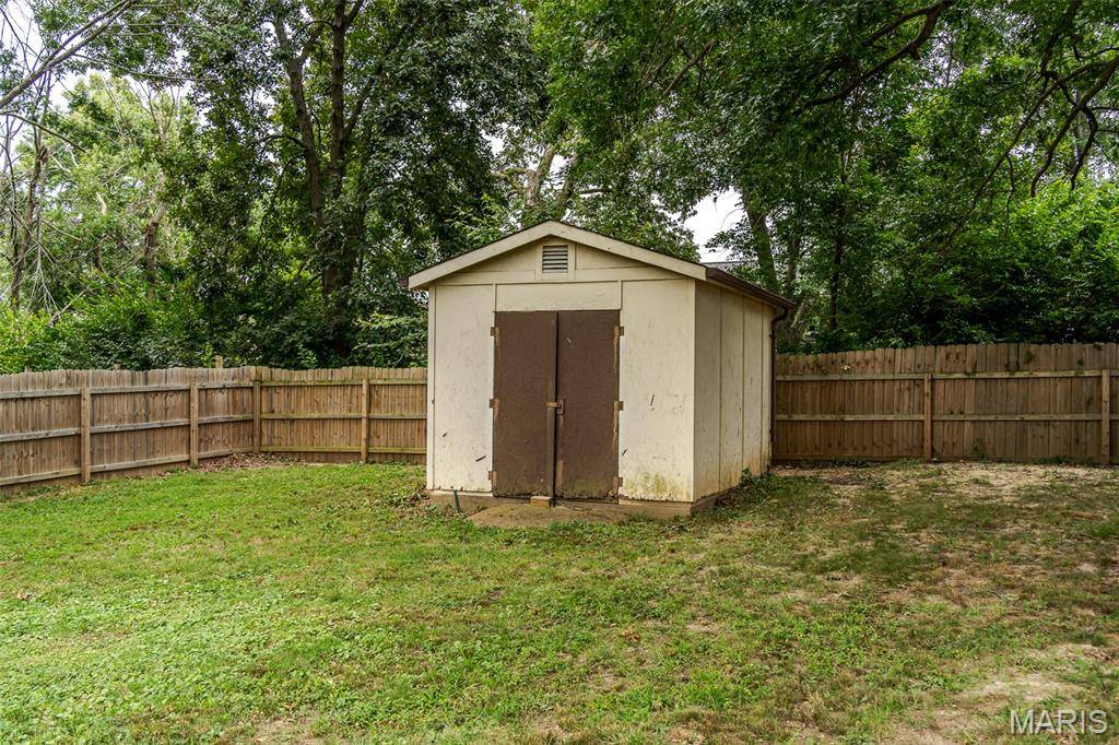 670 Meadow DR, St Clair, MO 63077
